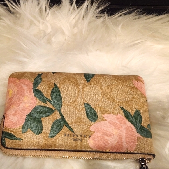 Authentic Coach Wristlet - Picture 2 of 7